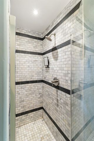 2210 D St, Sacramento, CA 95816