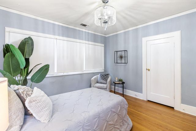 2210 D St, Sacramento, CA 95816