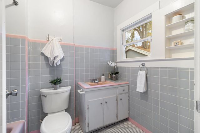 2210 D St, Sacramento, CA 95816