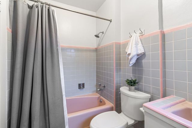 2210 D St, Sacramento, CA 95816