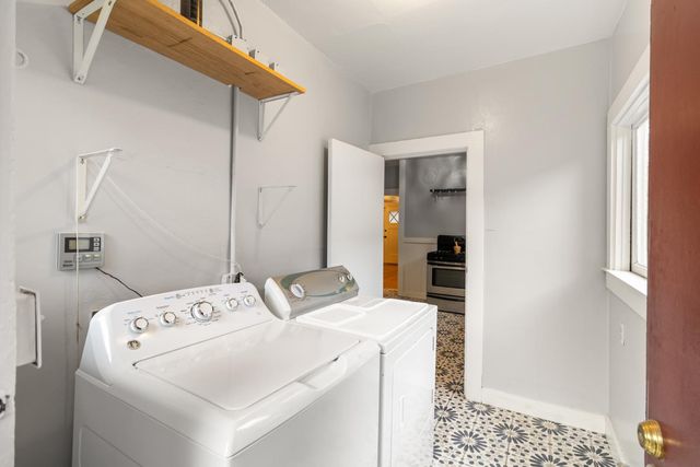 2210 D St, Sacramento, CA 95816