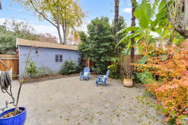 2210 D St, Sacramento, CA 95816