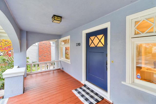 2210 D St, Sacramento, CA 95816
