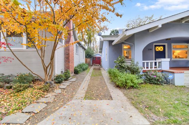 2210 D St, Sacramento, CA 95816