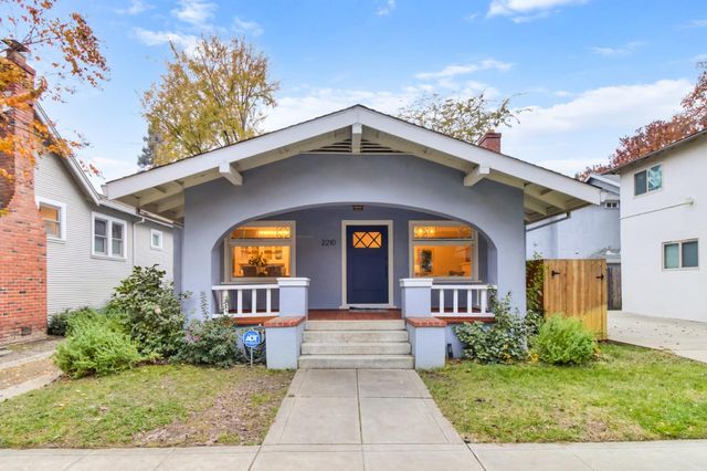 2210 D St, Sacramento, CA 95816