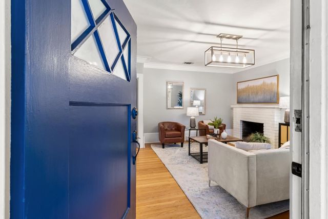 2210 D St, Sacramento, CA 95816