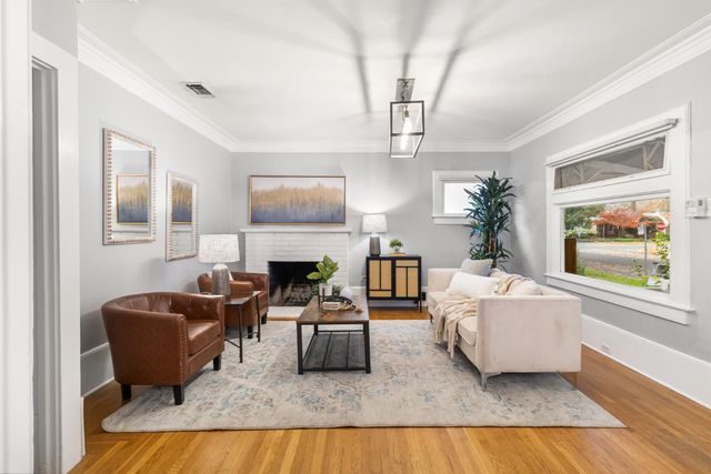 2210 D St, Sacramento, CA 95816