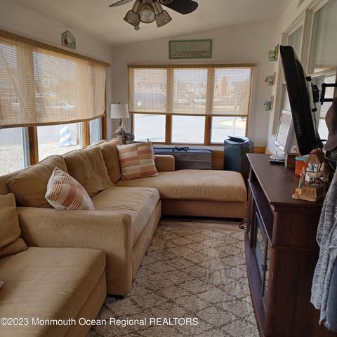 2100 S Bayview Avenue, Seaside Park, NJ 08752