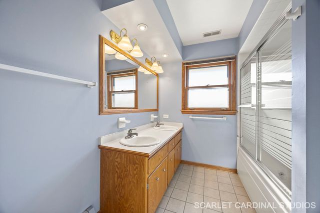 13 W Monterey Avenue, Schaumburg, IL 60193