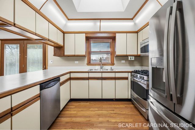 13 W Monterey Avenue, Schaumburg, IL 60193