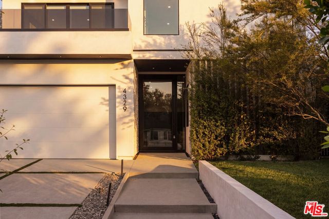4329 Agnes Avenue, Studio City, CA 91604