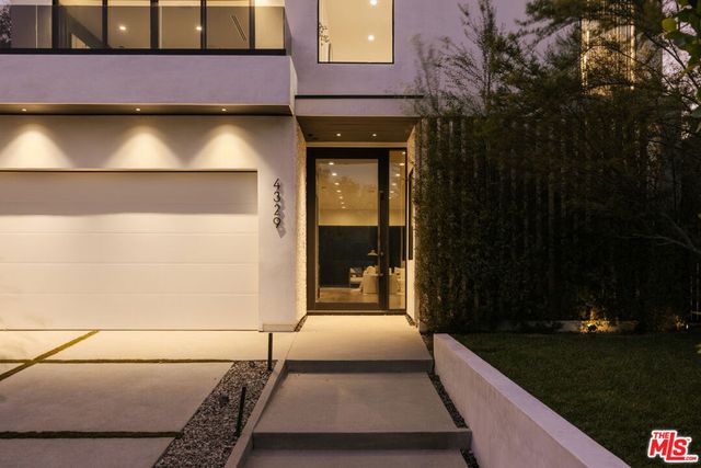 4329 Agnes Avenue, Studio City, CA 91604