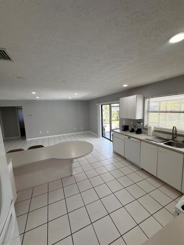 1217 SE Nancy Lane, Port St. Lucie, FL 34983