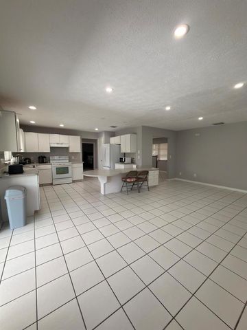 1217 SE Nancy Lane, Port St. Lucie, FL 34983