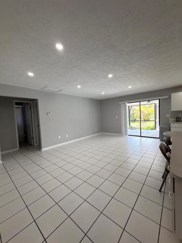 1217 SE Nancy Lane, Port St. Lucie, FL 34983