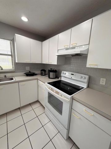 1217 SE Nancy Lane, Port St. Lucie, FL 34983