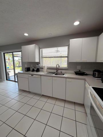 1217 SE Nancy Lane, Port St. Lucie, FL 34983