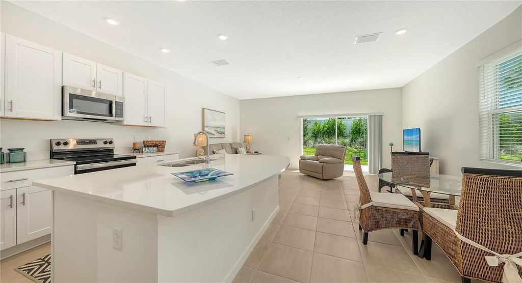 Image 11 of property listing at 3039 NOVARA LANE, Bradenton, FL 34211