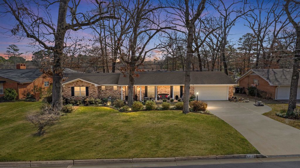2312 Fleetwood Dr, Longview, TX 75605