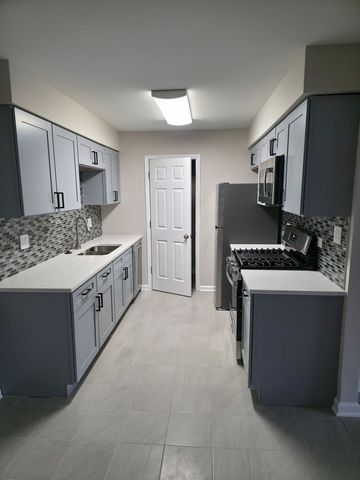 412 E Bailey Road 104, Naperville, IL 60565