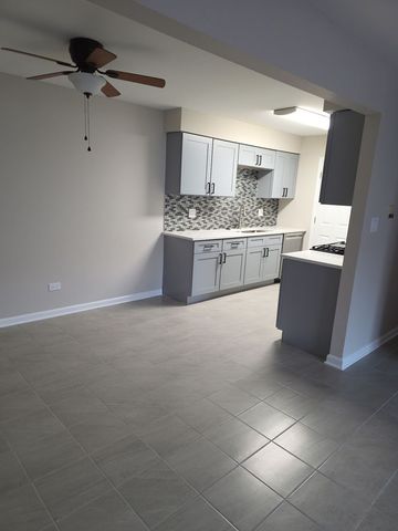 412 E Bailey Road 104, Naperville, IL 60565