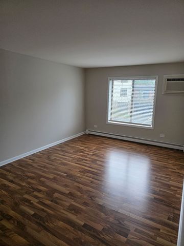 412 E Bailey Road 104, Naperville, IL 60565