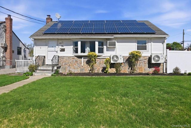 10 Gardner Avenue, Hicksville, NY 11801