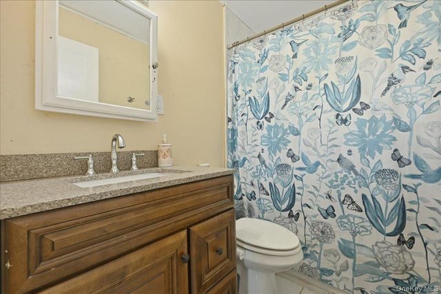 10 Gardner Avenue, Hicksville, NY 11801