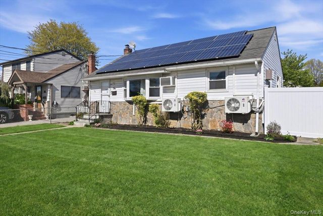 10 Gardner Avenue, Hicksville, NY 11801