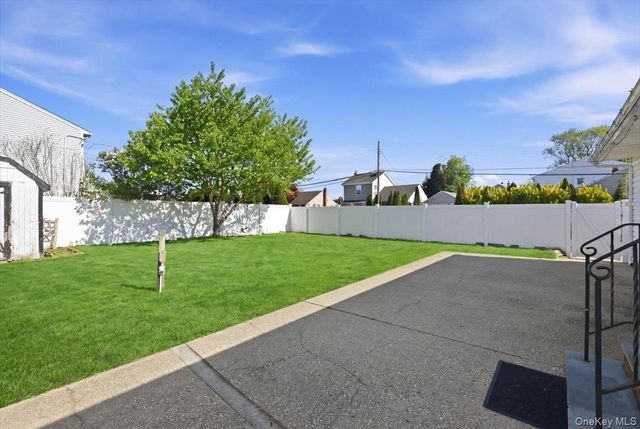 10 Gardner Avenue, Hicksville, NY 11801