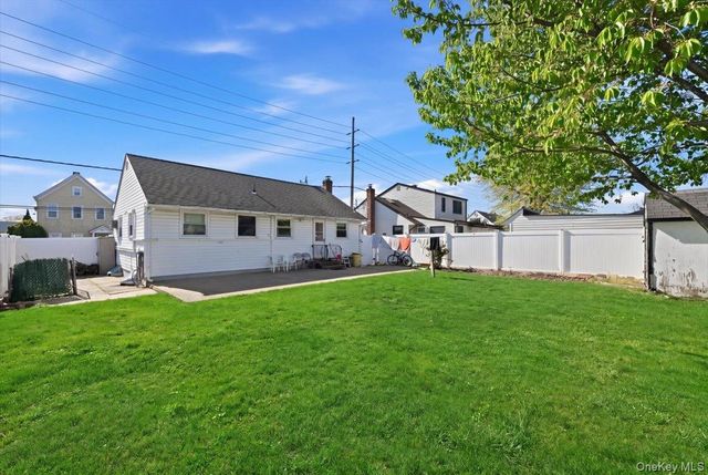 10 Gardner Avenue, Hicksville, NY 11801