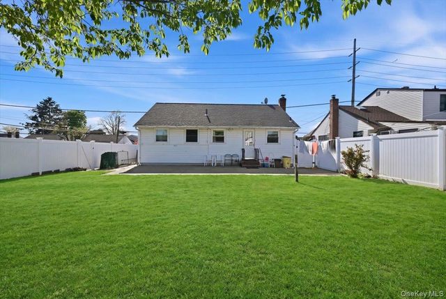 10 Gardner Avenue, Hicksville, NY 11801