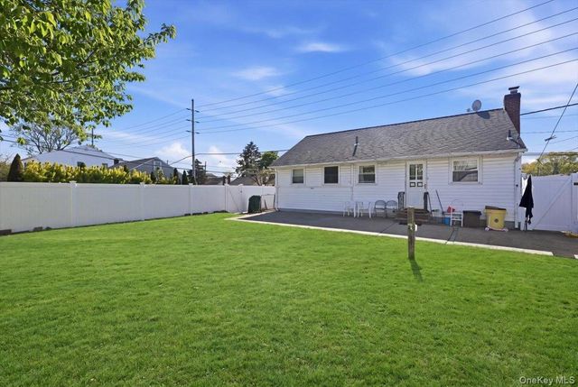 10 Gardner Avenue, Hicksville, NY 11801