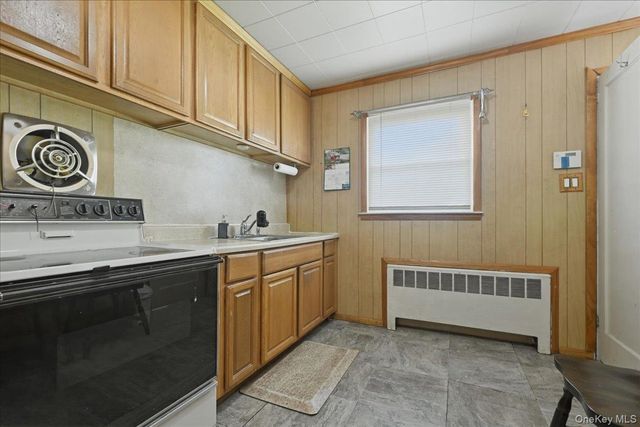 10 Gardner Avenue, Hicksville, NY 11801