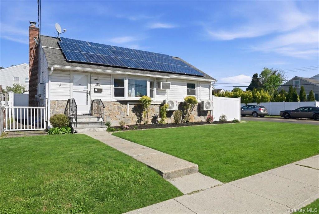10 Gardner Avenue, Hicksville, NY 11801