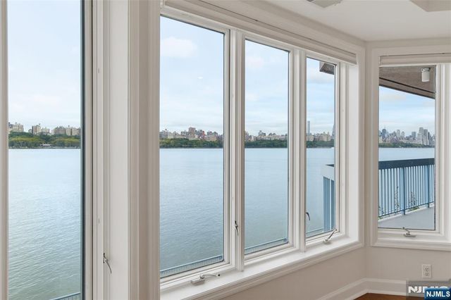202 Adams Court F202, Edgewater, NJ 07020