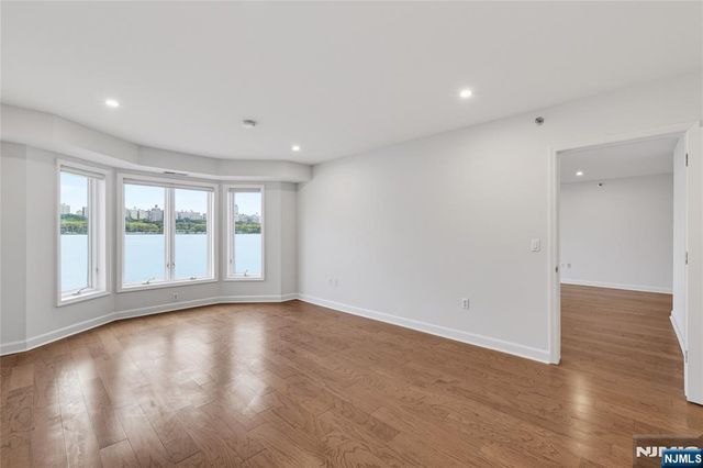 202 Adams Court F202, Edgewater, NJ 07020