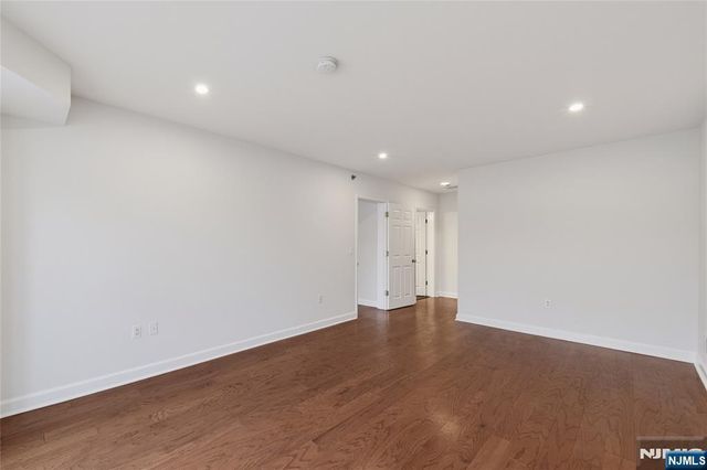 202 Adams Court F202, Edgewater, NJ 07020