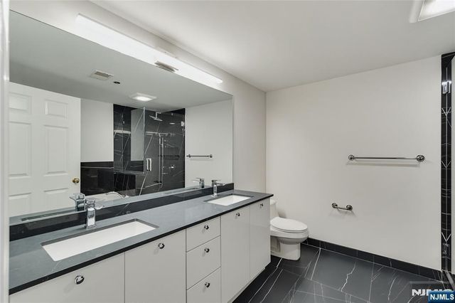202 Adams Court F202, Edgewater, NJ 07020