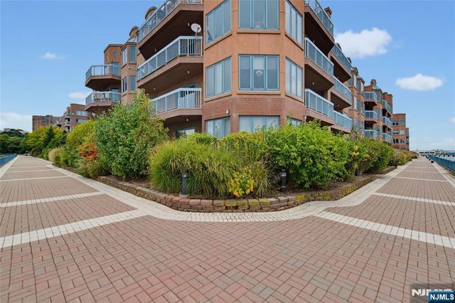 202 Adams Court F202, Edgewater, NJ 07020