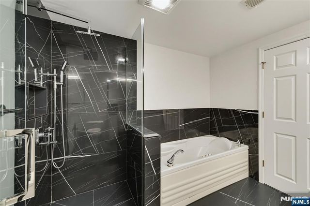 202 Adams Court F202, Edgewater, NJ 07020