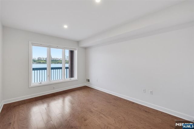 202 Adams Court F202, Edgewater, NJ 07020