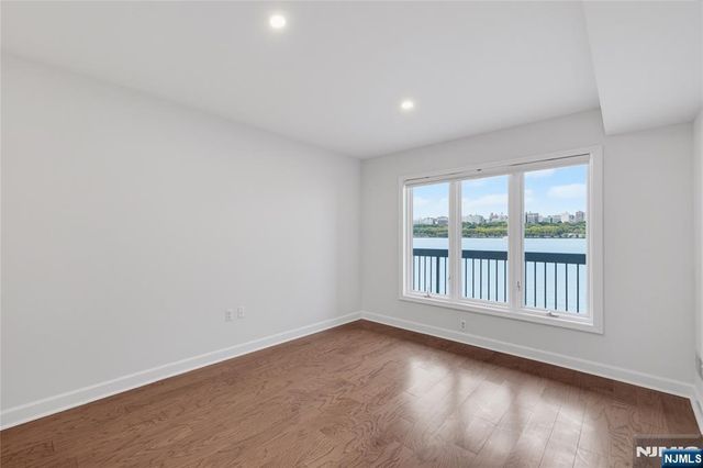 202 Adams Court F202, Edgewater, NJ 07020