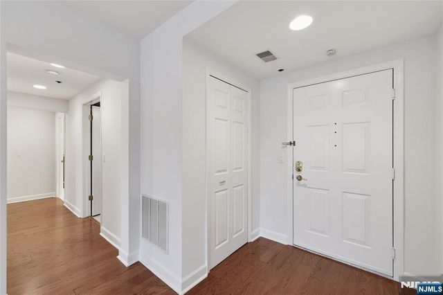 202 Adams Court F202, Edgewater, NJ 07020