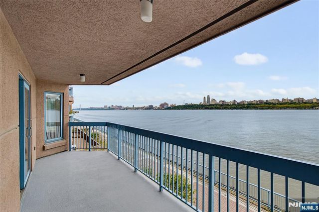 202 Adams Court F202, Edgewater, NJ 07020