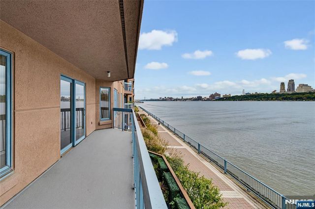 202 Adams Court F202, Edgewater, NJ 07020