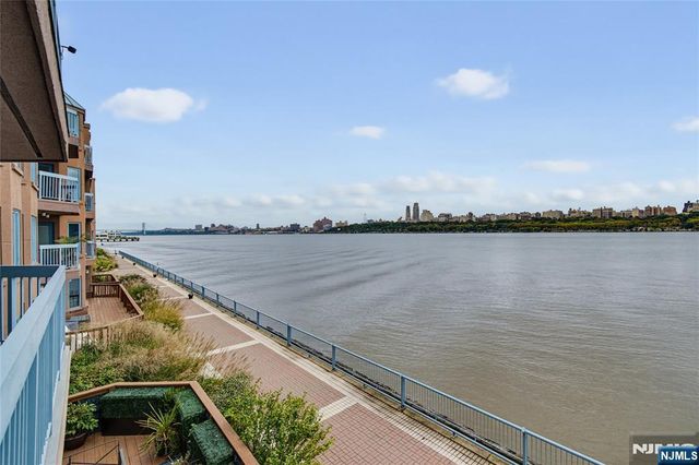 202 Adams Court F202, Edgewater, NJ 07020