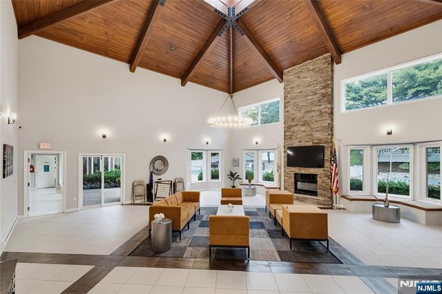 202 Adams Court F202, Edgewater, NJ 07020