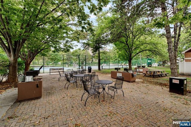 202 Adams Court F202, Edgewater, NJ 07020