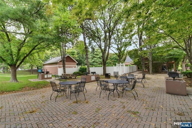 202 Adams Court F202, Edgewater, NJ 07020